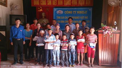 NIBELC thăm hỏi và tặng quà các gia đình chính sách nhân ngày 27/7