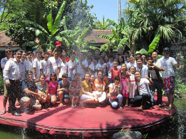 Hình ảnh cán bộ công nhân viên công ty đi du lịch năm 2013