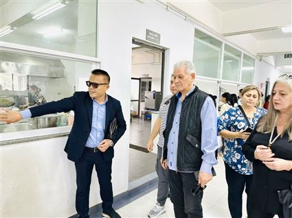 CHỦ TỊCH HỘI ĐỒNG QUẢN TRỊ VÀ PHU NHÂN NHÀ MÁY CHUYÊN TRỒNG VÀ CHẾ BIẾN CÁC SẢN PHẨM TỪ Ô-LIU ĐẾN THĂM VÀ LÀM VIỆC TẠI NIBELC HÀ NỘI